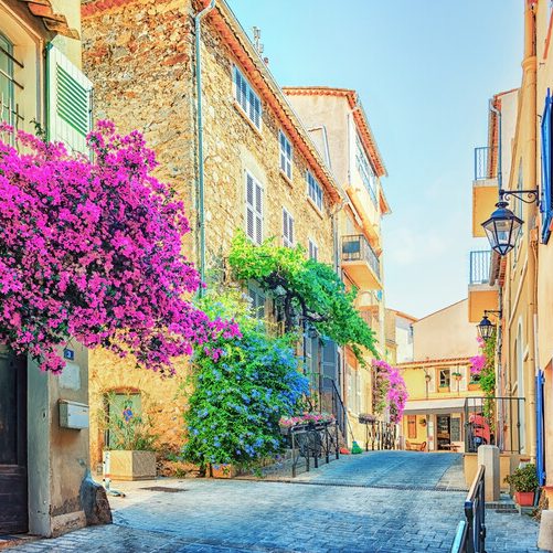 Discovering the Rich History, Vibrant Culture, and Luxurious Lifestyle of Saint Tropez